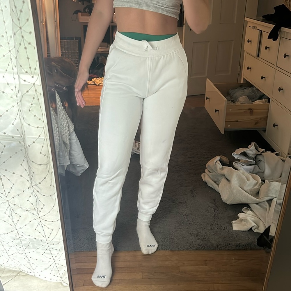 Like new lululemon scuba joggers white